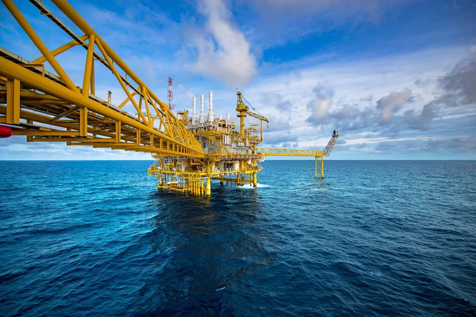 Offshore platform and its steel support structure above the ocean